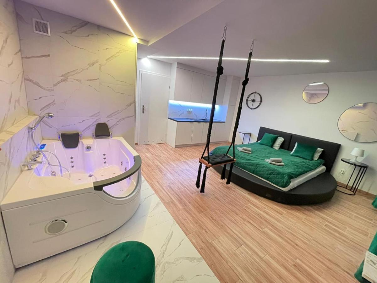 Yourapart Jacuzzi Przy Zamku Krolewskim วอร์ซอ ภายนอก รูปภาพ