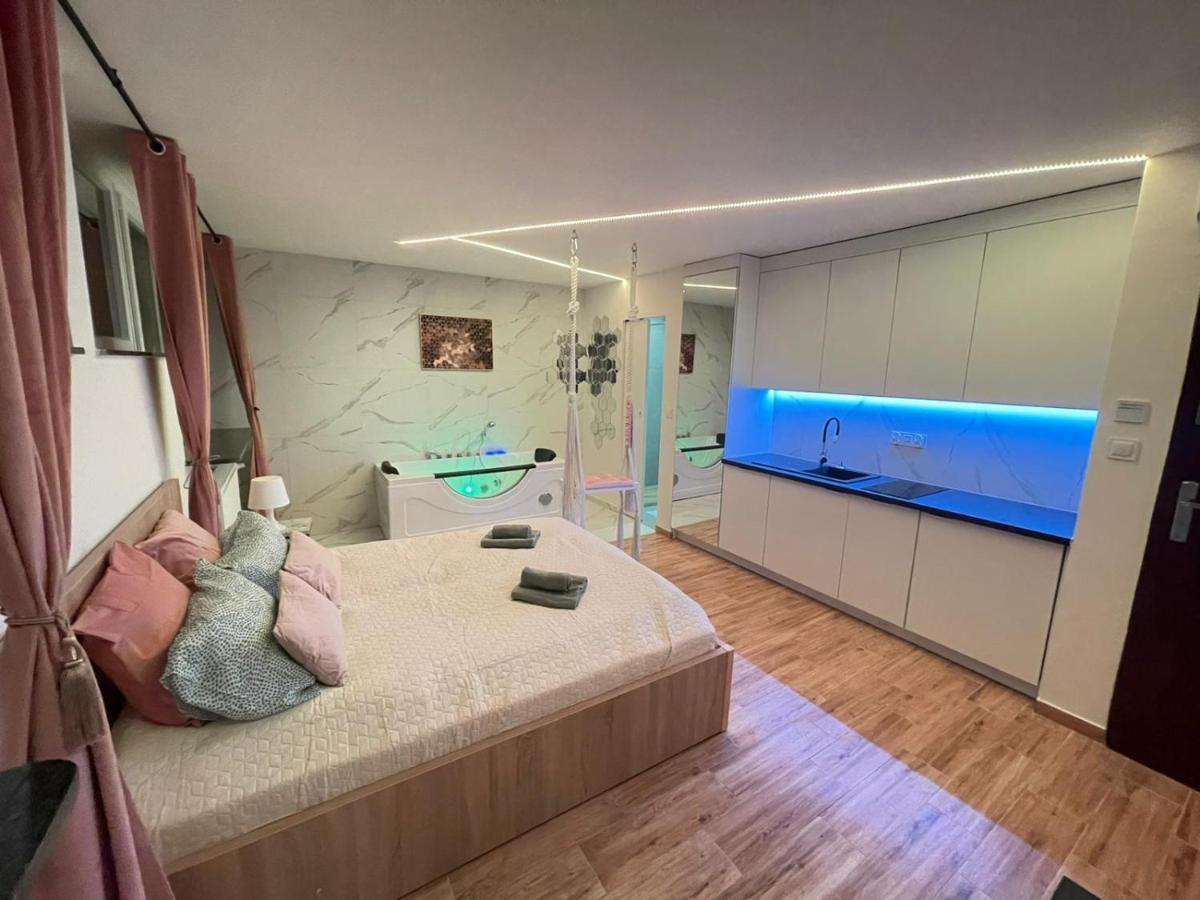 Yourapart Jacuzzi Przy Zamku Krolewskim วอร์ซอ ภายนอก รูปภาพ