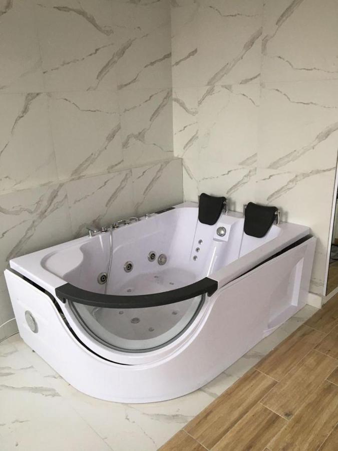 Yourapart Jacuzzi Przy Zamku Krolewskim วอร์ซอ ภายนอก รูปภาพ